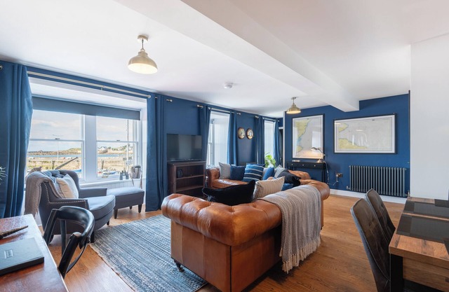 Shorefront Apartment - Sea View with 3 Bedrooms