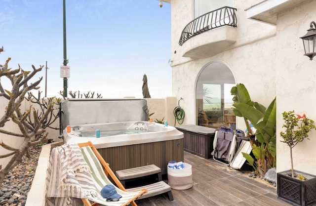 Shoreline by Avantstay Spectacular Beachfront Home w/Fire Pit, Spa & Pool Table
