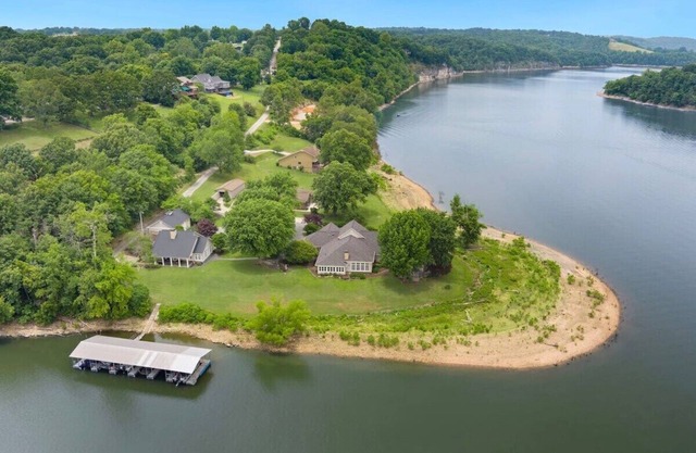 Shoreline Serenity - Direct Lake Access