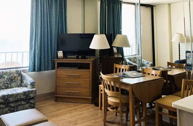 Shoreline Stay – Ocean View and Easy Beach Access