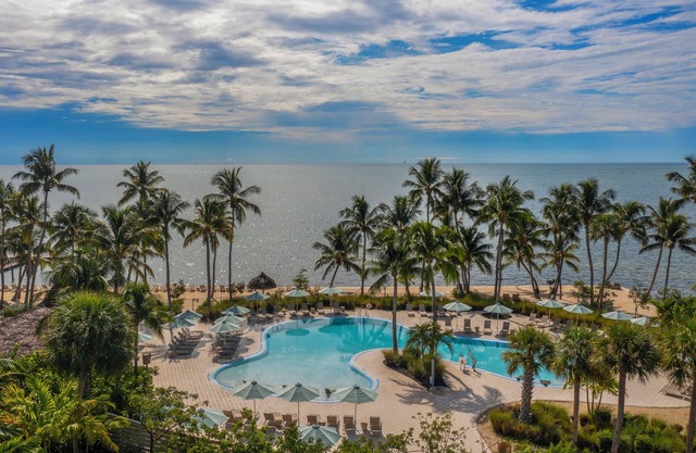 Short Distance From The Well Known Sites! Free Parking, Onsite Pool