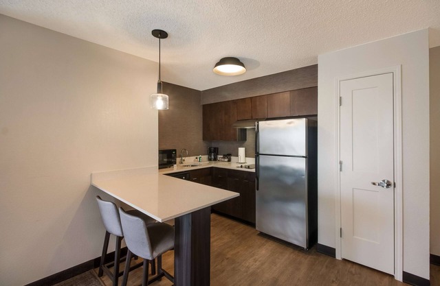 Short drive from Addison Airport! Pet-friendly, Breakfast, Pool, Tennis Court!