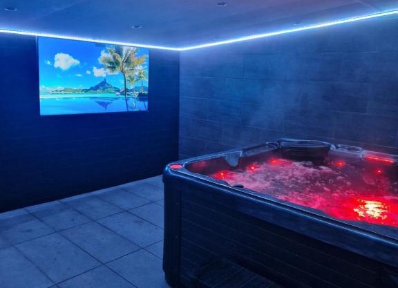 Short Stopzzz & Indoor Hot Tub