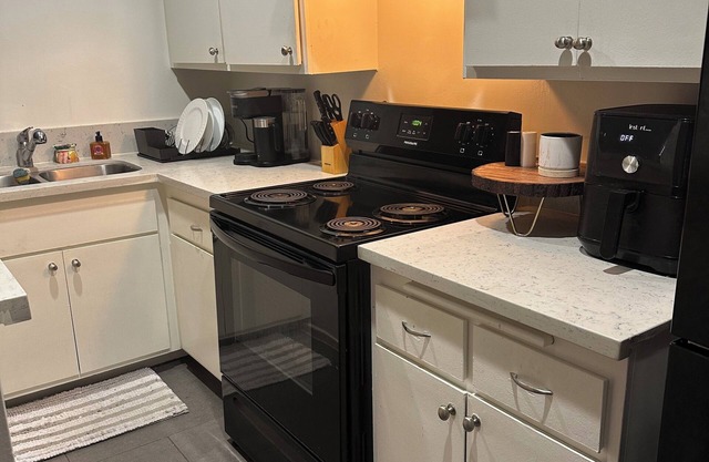 Short-Term Cozy Studio Apartment