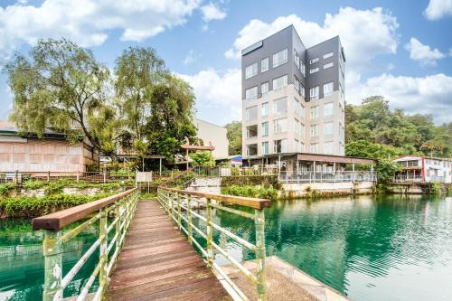 Shui Yang Lakeview House with Elevator