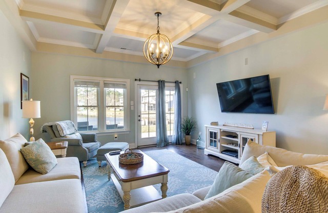 Shuttle to Beach: Ocean View Home w/Patio