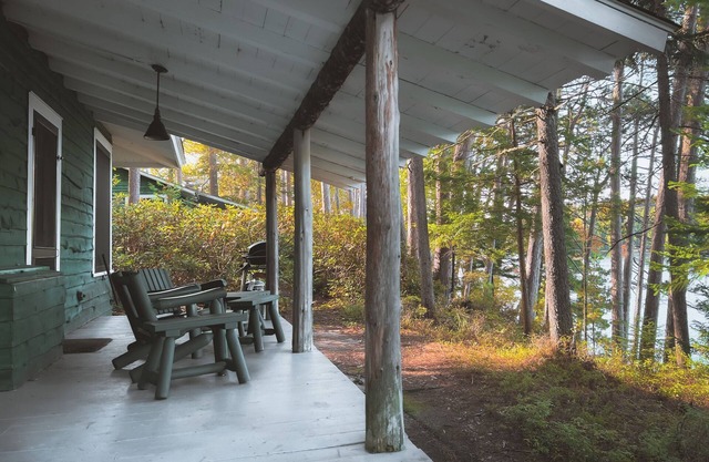 Signature Cabin 3 with Lake View