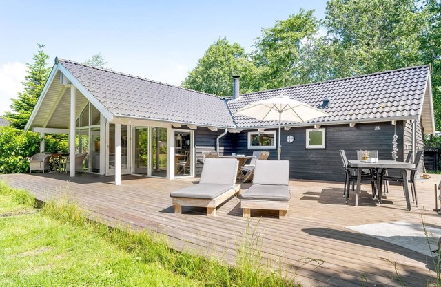 "Silke" - 600m from the sea by Interhome