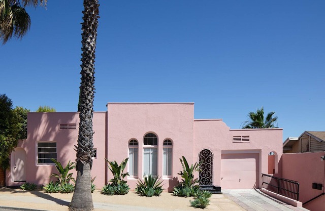 Silver Lake La Vie en Rose Penthouse 1300 sqft
