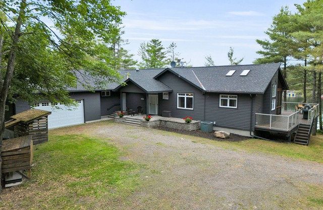 Silver Lake, Muskoka. 400 ft lake frontage. Near Gravenhurst, Dogs allowed