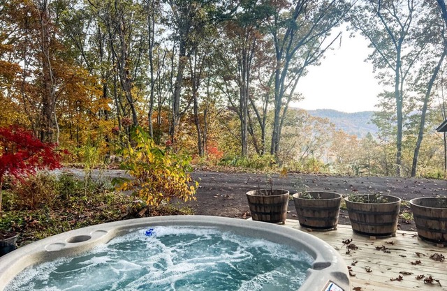 Silver Linings - Dog-friendly home with a hot tub incredible mountain views