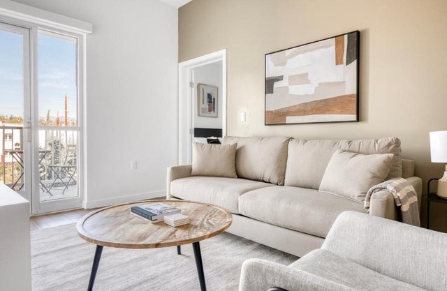 Silverlake 1br w wd roof nr 5 10 freeways LAX-978