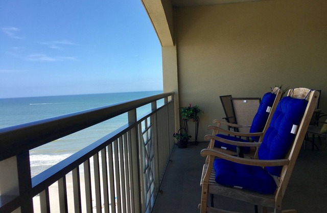 Simply the Best! 158 Five STAR Reviews! Lovely Penthouse-Updated Recent Photos!