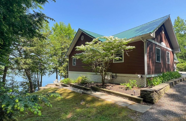 Simply The Best Lake Frontage! 4 Bedroom/3 Bath, Private Beach, Great Sunsets!
