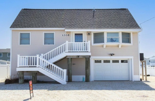 Single family. Waterfront. Boat Slip. Beach Haven West. Private yard. WIFI.