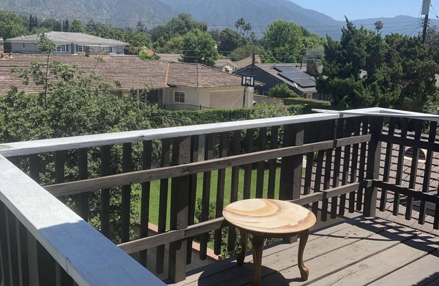 Single house upstairs mountain view