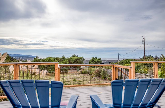 Single Level Bayshore Beauty With The Perfect Deck For Relaxing, Pups Welcome!