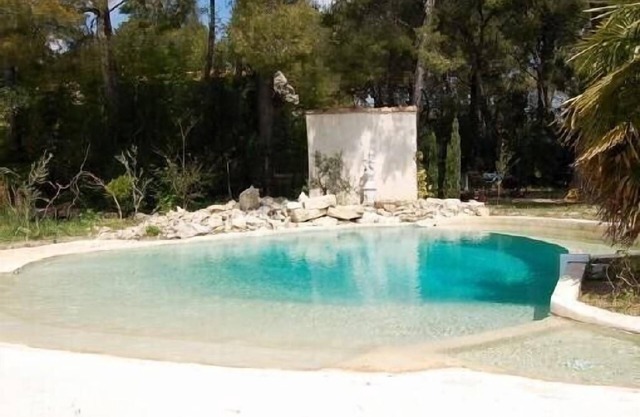 Single storey T2 villa adjoining villa under the pines