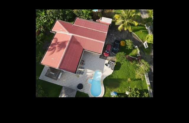 Single-storey villa with swimming pool