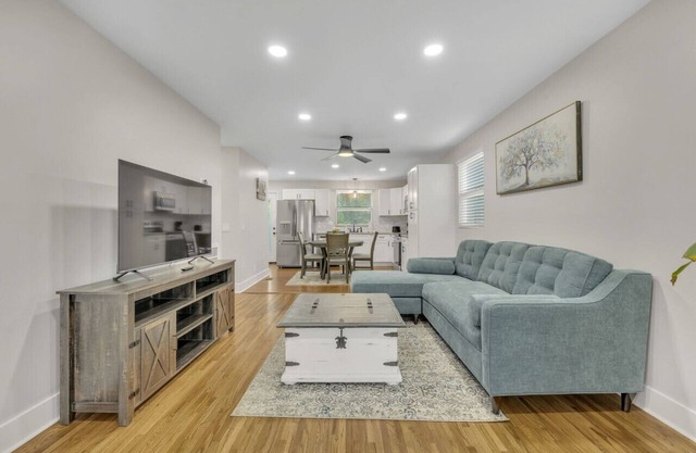Single Story Home Pet-Friendly w/Fenced-in Yard! 5 to Downtown