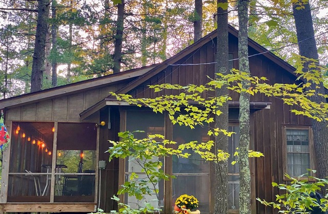 Singwakiki - Guest Cabin on Nichols Lake