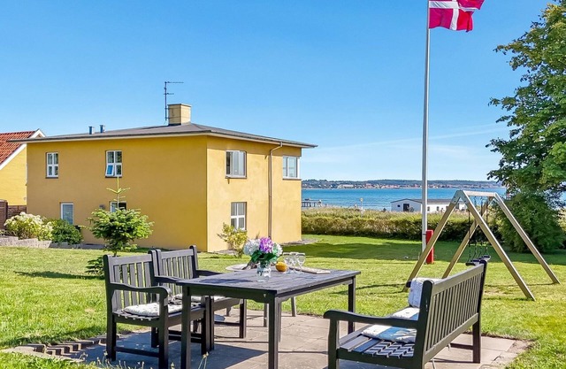 "Sira" - 25m from the sea by Interhome