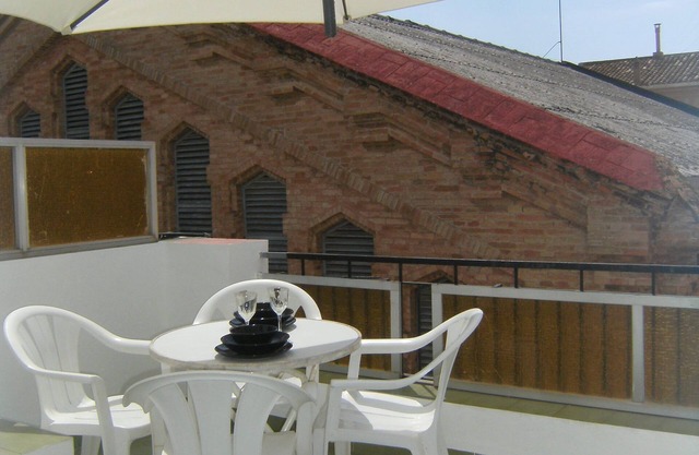 Sitges centre. Free Wi-Fi. Apartment with terrace, 20 meters to beach. Very calm