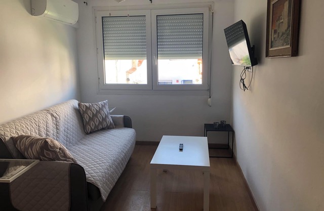 Sitges centre. Free Wifi. Bright, large kitchen, 20 meters beach. Very calm