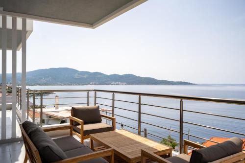 SithoniaRS Wave & Wind Luxury Apartment with infinity Sea View