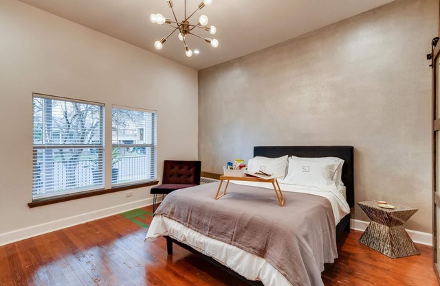 SJ1Exclusive, Contemporary Suites Downtown