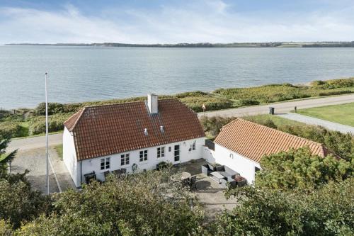 Skønt Hus Helt Tæt Ved Limfjorden