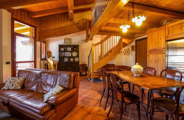 Ski&bike In The Sunny Valley, Amazing 2 Floor Apartment With Balcony By Halldis