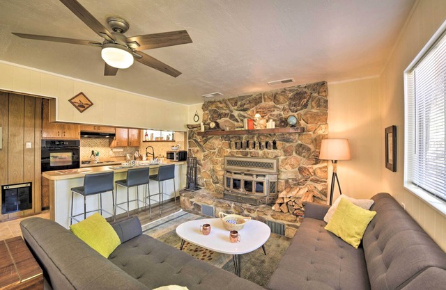 Ski, Golf & Hike: Cabin w/Deck in Pioneer!