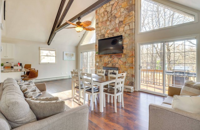 Ski, Hike & More: Poconos Home w/Hot Tub