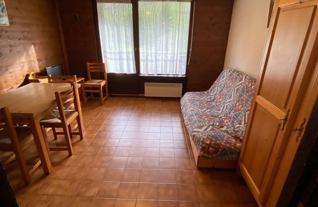 Ski-In/Ski-Out Studio with Mountain Views, Balcony & Parking