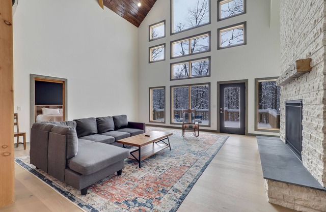 Ski In/Out Access | Pet Friendly | Sleeps 18 | Hot Tub | Golf Course view