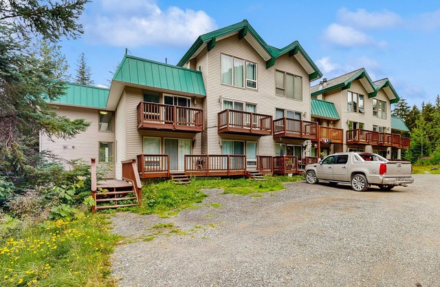 Ski-in/out condo with WiFi - amazing location near skiing, hiking, & town