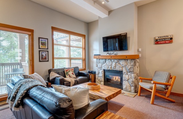 SKI IN/OUT | Stunning Mountain Views | Private Hot Tub | Managed By Aloha Whistler