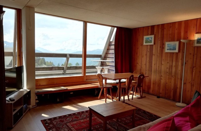 Ski-in/Ski-out 2-Room Cabin Apartment for 7 in Arc 1600, Near Shops