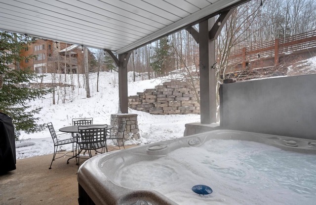 Ski-In/Ski-Out 2BR Creekside Condo at Boyne Mountain w/Private Hot Tub!