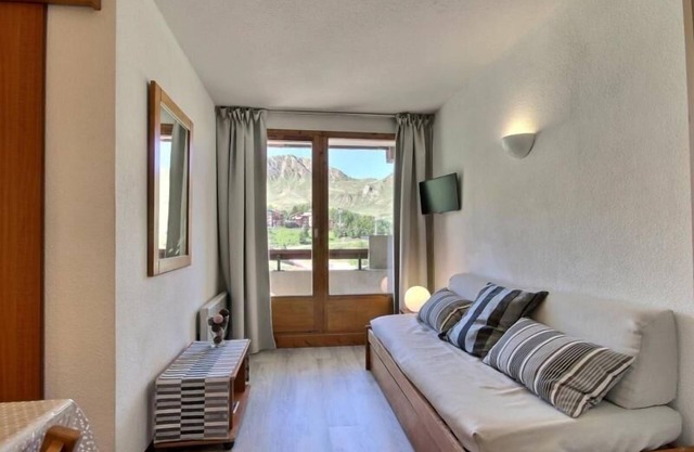 Ski-in/Ski-out Apartment with Balcony and Equipped Kitchen