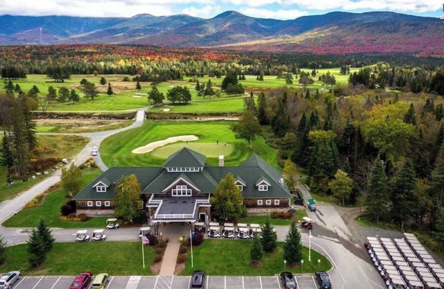 SKI IN/SKI OUT, BRETTON WOODS TOWNHOUSE, MOUNTAIN VIEWS!