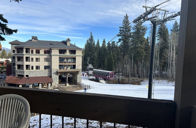 Ski-In/Ski-Out Condo - Northstar - walk to village