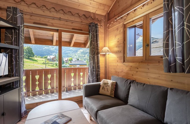 Ski-In/Ski-Out Duplex with Pool, Spa Access & Parking in Méribel Village