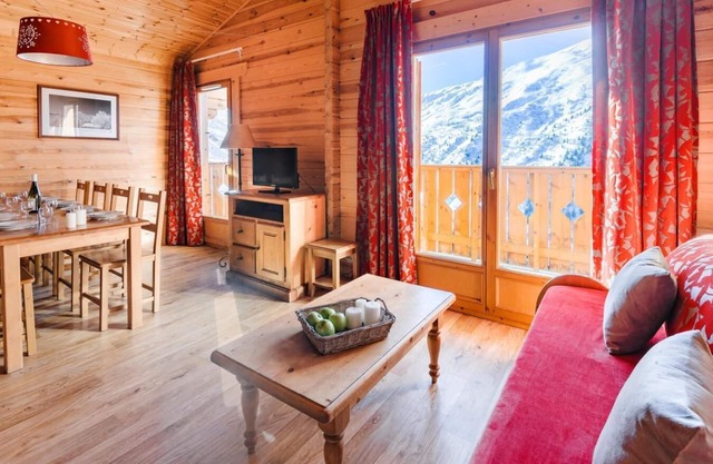Ski-in/ski-out & foot of the slopes, fitness, swimming pool, terrace, balcony, tv, 35m², Valmeinier
