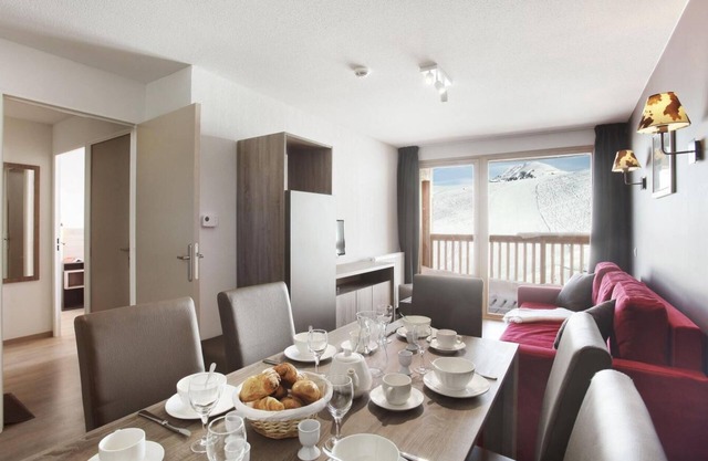 Ski-in/ski-out & foot of the slopes, fitness, tv, ski locker, 22m², La Plagne