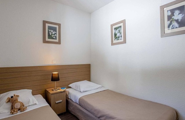 Ski-in/ski-out & foot of the slopes, fitness, swimming pool, sauna, balcony, tv, ski locker, 28m²