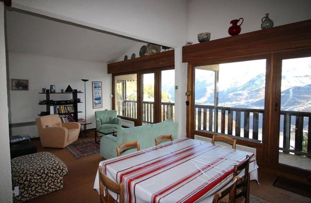 Ski-in/ski-out & foot of the slopes, 2nd floor, view panoramic, balcony, tv, ski locker, 55m²
