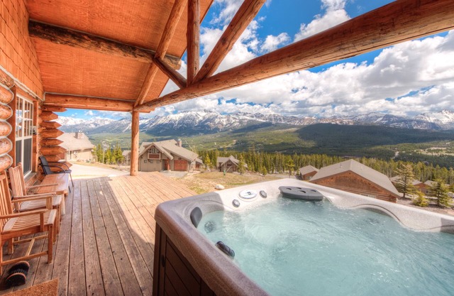 Ski-in/Ski-out home w/private hot tub in Moonlight Basin - Cowboy Heaven Cabin - Wild West