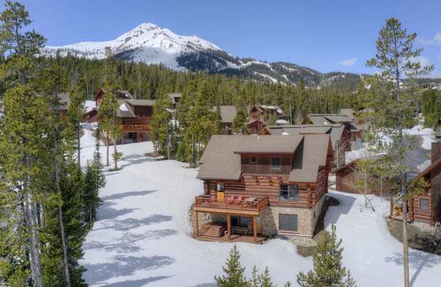 Ski-In/Ski-Out Powder Ridge Cabin In Beautiful Big Sky